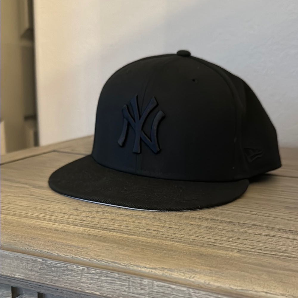 New Era Black NY Logo Cap